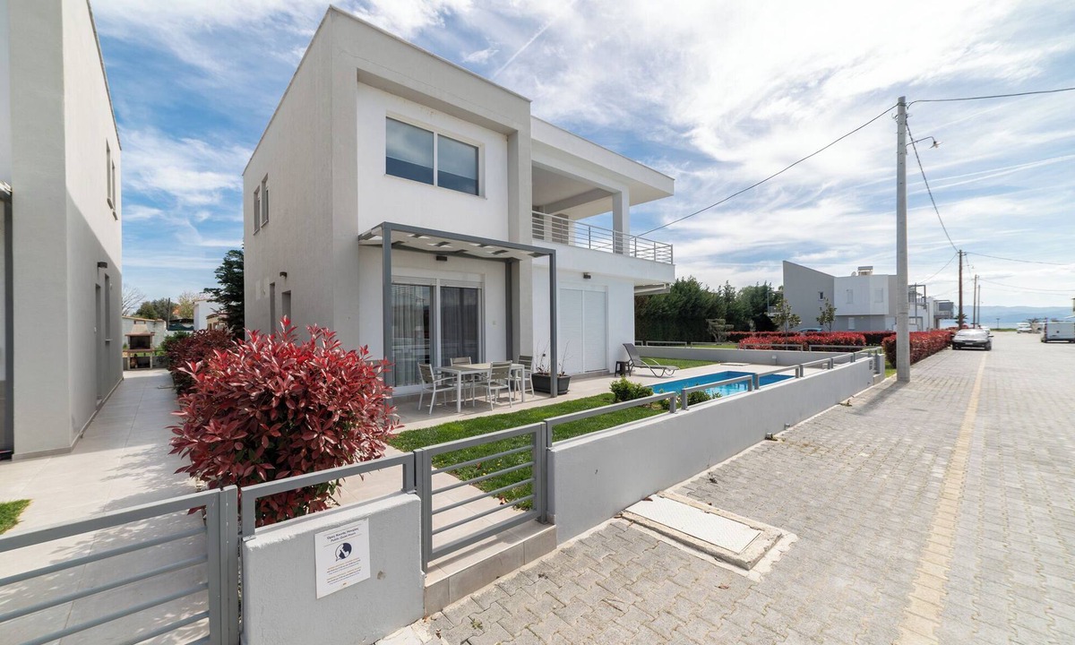 Ofrinion Villa | Thalassa- Two-Bedroom Duplex with Garden