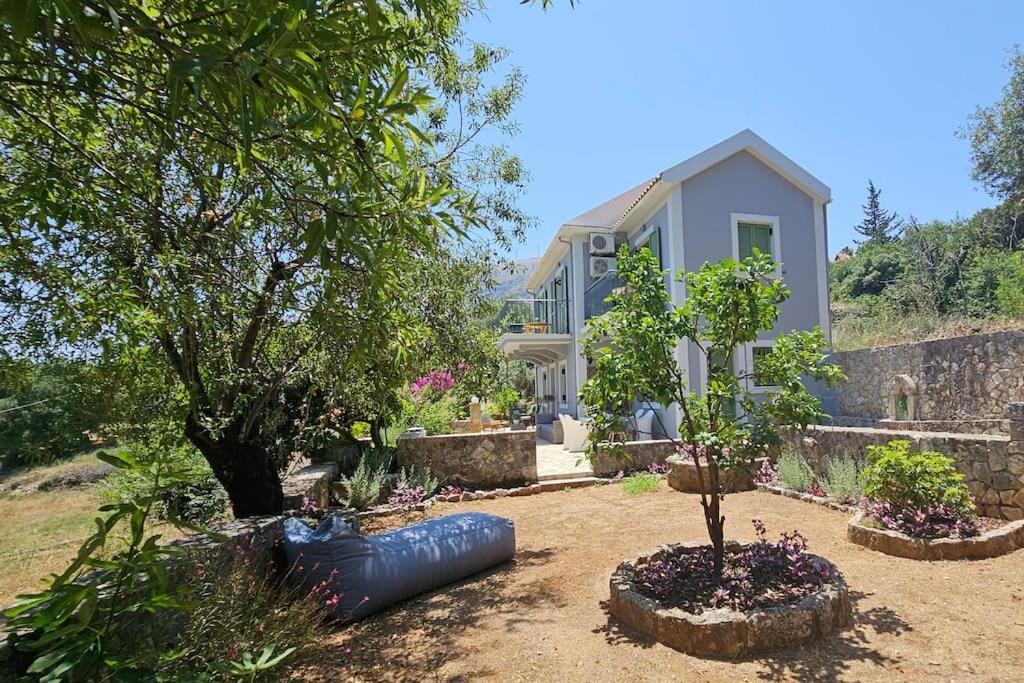 Makriotika Villa | The Blooming House