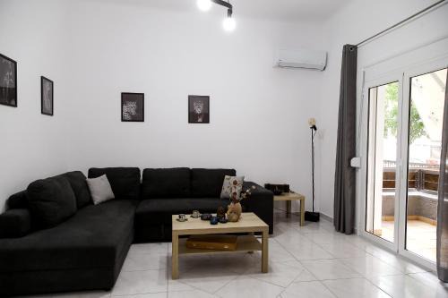 Nikaia-Agios Ioannis Rentis Apartment | The Grey House