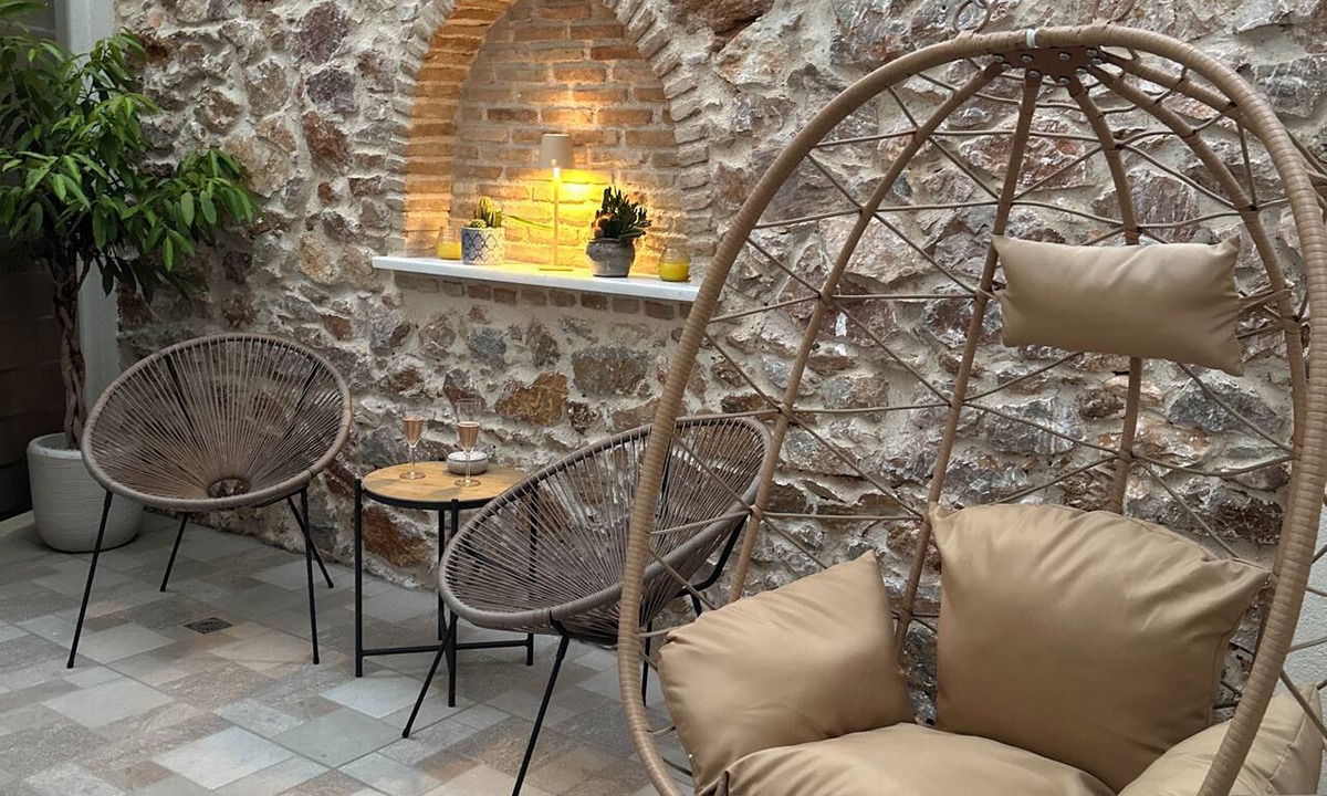 Vyronas Apartment | The Hidden Courtyart Studio | Dedicated Outdoor Area | Sleeps 3