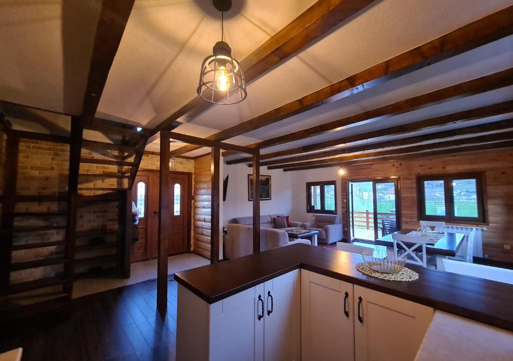 Plav House | The Lake Breeze Bay