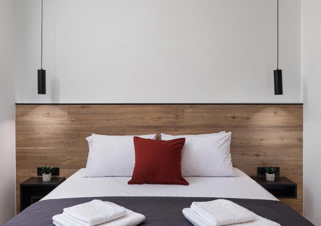 Kerameikos Apartment | The Meta Stay - Sunny Getaway with Rooftop Access