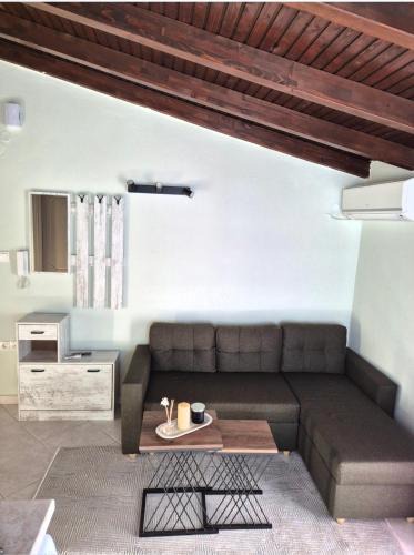 Maniakoi Apartment | The mini penthouse