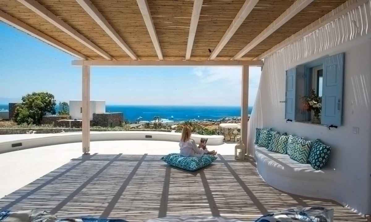 Platis Gialos Villa | The Mykonian Escape