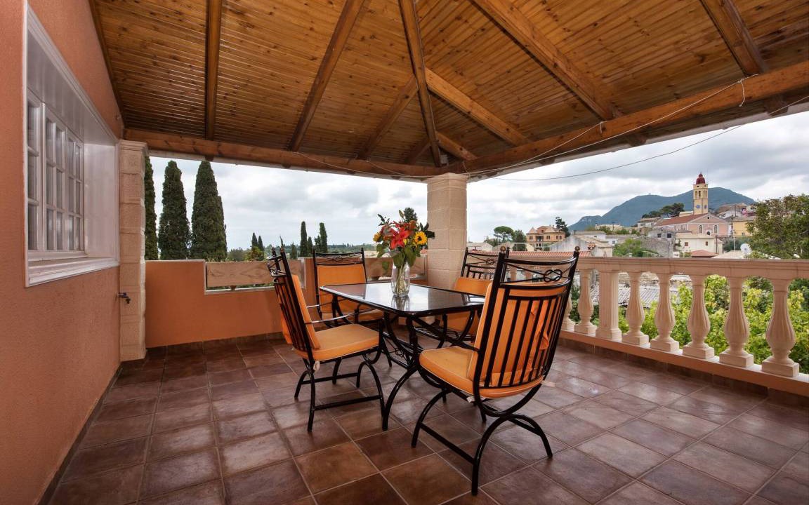 Sinarades Apartment | The Old Mansion Three Bedroom Apartment
