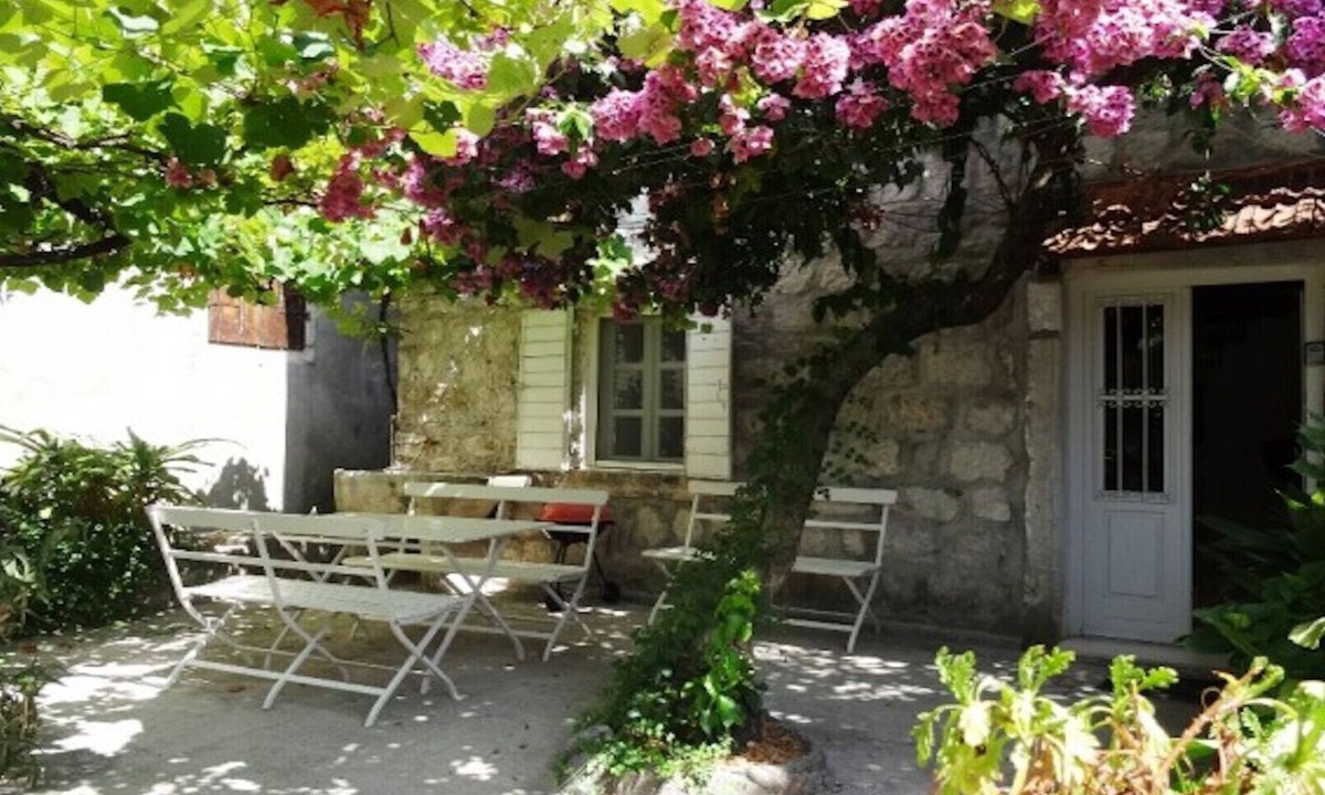 Perast House | The Old Vine House - Beautifully Preserved 3 Storey Stone House