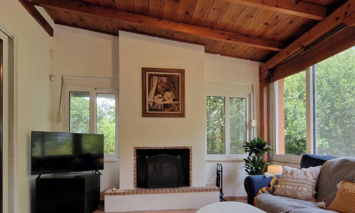 Nea Makri House | The Painter's Garden - Relaxing House 3 min Walk to Beach & Private Parking.