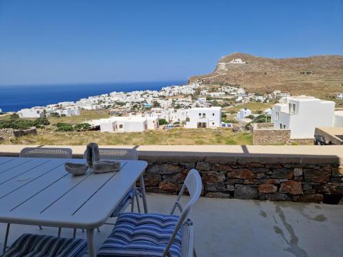 Chora Folegandros House | Themonies Lounge Villa