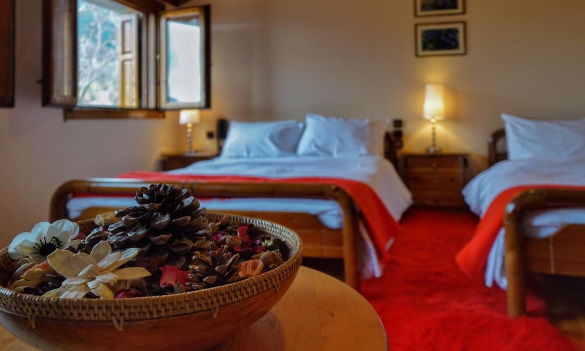 Eptalofos Hotel | To Balcony tis Agorianis