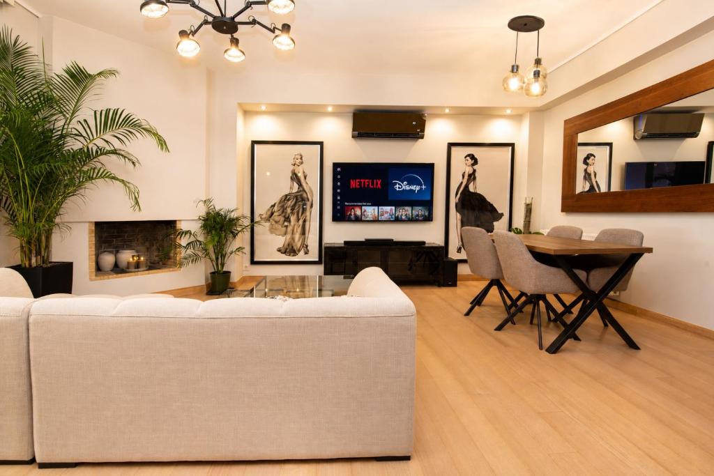 Amarousion Apartment | Top Floor Apartment near The Mall Athens - Private Parking