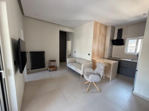 Piraeus Apartment | Top Floor Apt - 5 min to Metro, 5 min to Sea