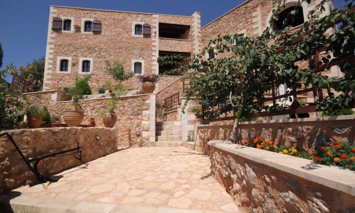 Samonas Villa | Traditional Crete Villa | Villa Red Fliskouni | Stunning Views | 1 Bedroom
