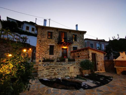 Chrisochorafa House | Traditional stone guesthouse