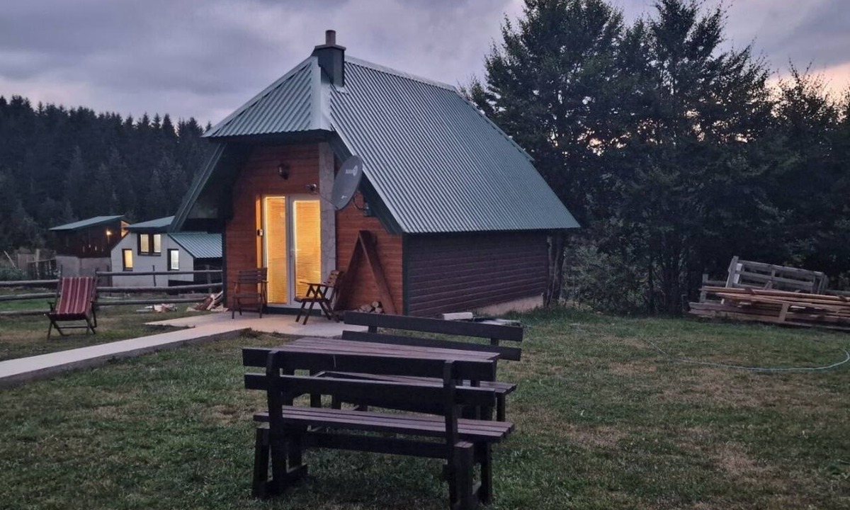 Zabljak House | Tranquil 1-bedroom bungalow in charming Žabljak awaits you