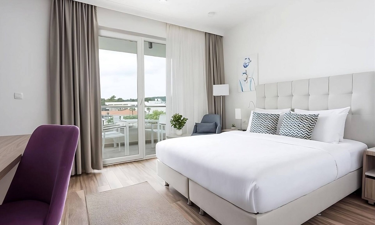 Ulcinj Hotel | Travel Destination! Comfortable 2BR Suite, w/Outdoor Pools and Beachfront!