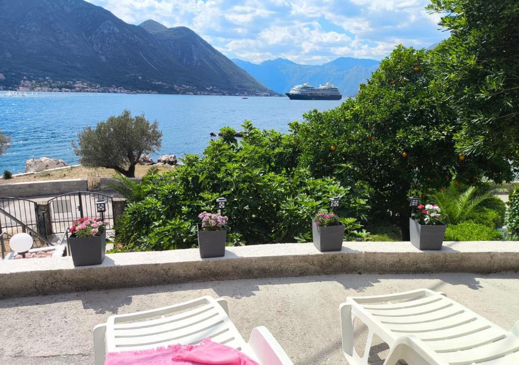 Dobrota Apartment | Trinity Apartment Seafront
