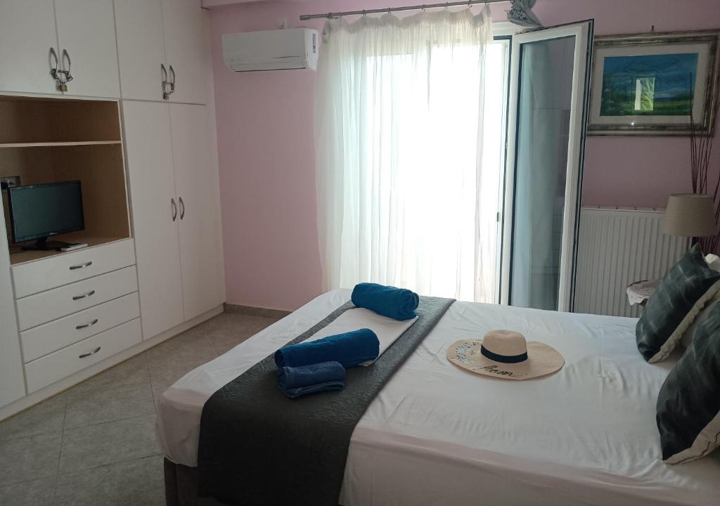 Galatas Apartment | Trizinia view balcony