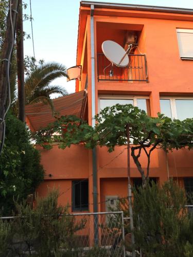 Kunje House | Two-bedroom apartment "Holiday home Orange"