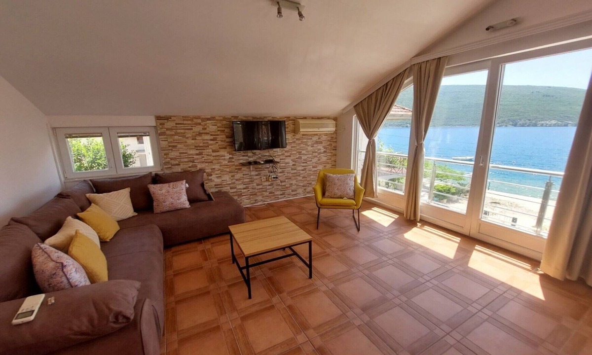 Kumbor Apartment | Two Bedroom Apartment With Sea View (Alba)