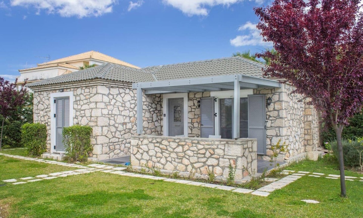 Agrilia House | Two-bedroom villa to sleep 6. Parking, WiFi