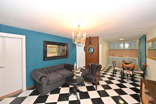 Skaljari Apartment | Two bedroom Vintage apartment