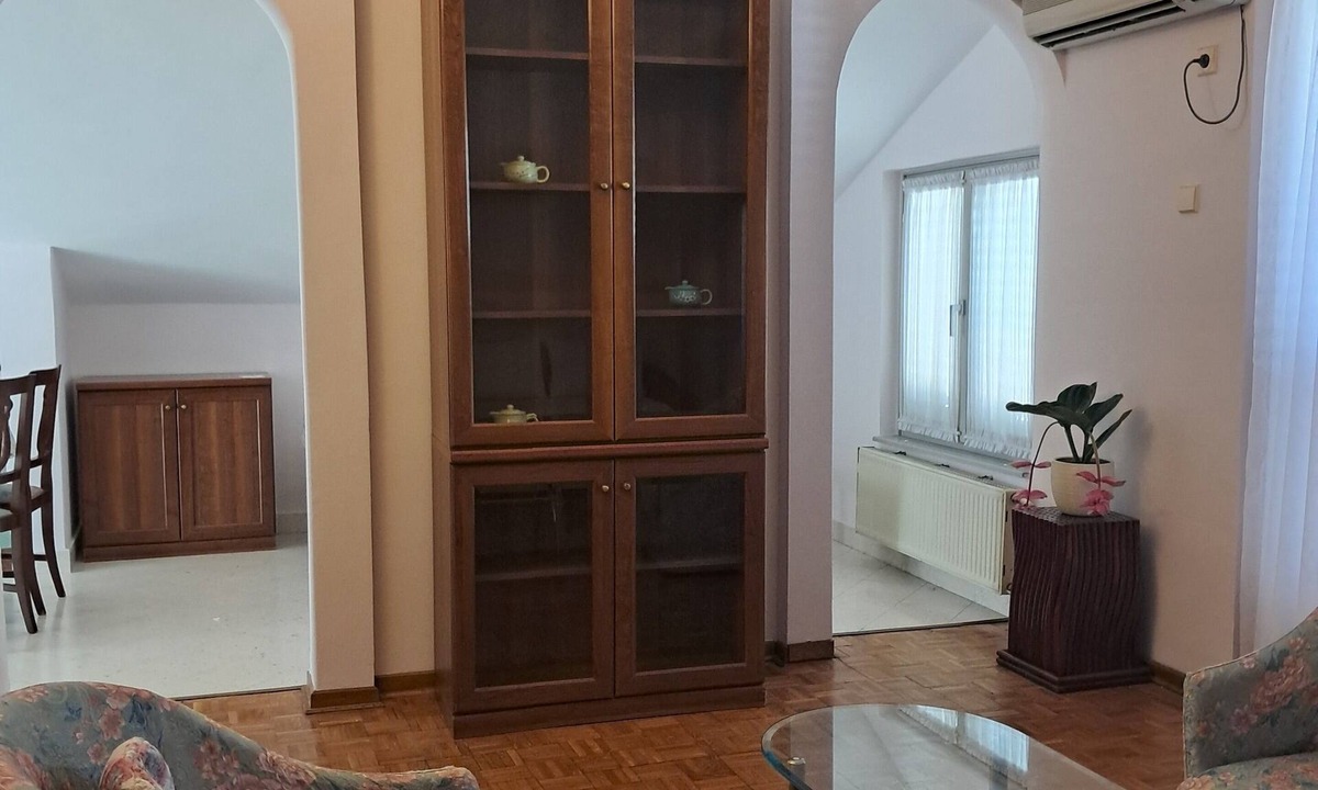 Dubovica Villa | U ponudi su sobe, apartmani i lux apartmani Klima,Wi-fi fizider kuhinja, parking