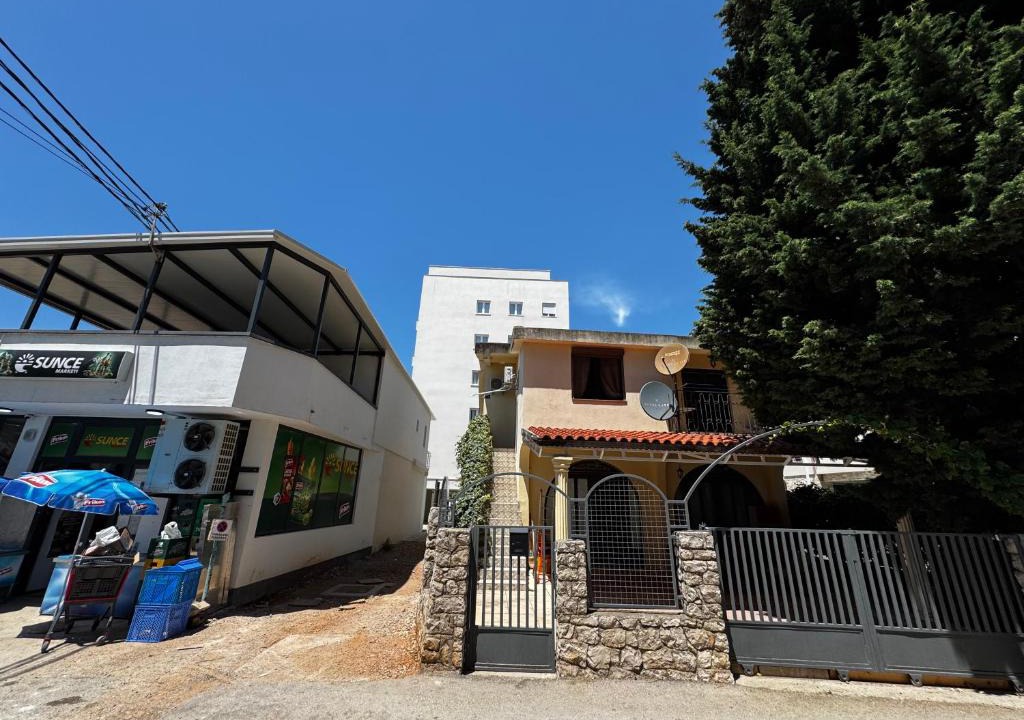 Zeljeznica Apartment | Uncle Vanya's apartment