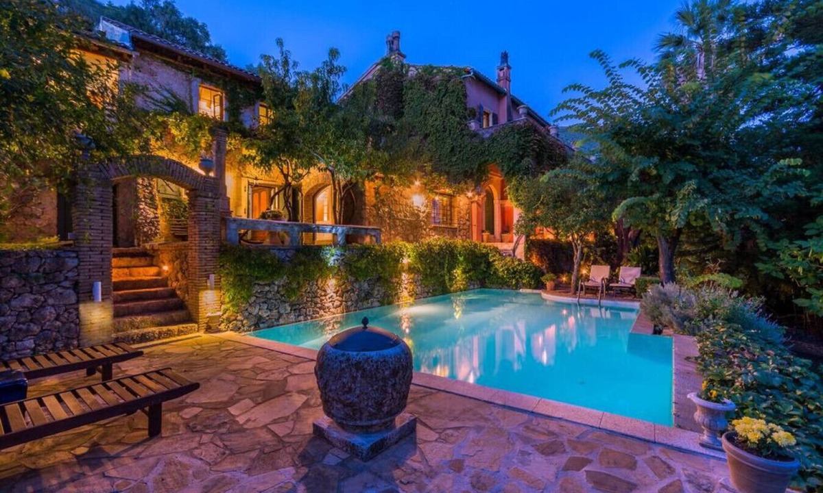 Agios Markos Villa | Unique Historical Mansion with Amazing Ameneties