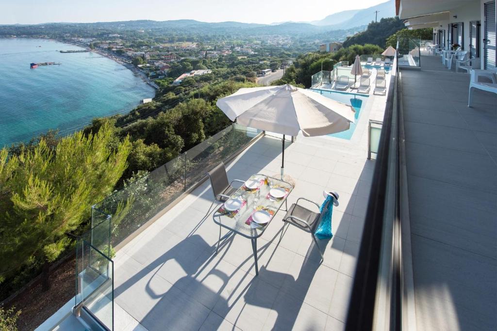 Pirgi Villa | Unparalleled Luxury Awaits 5 Bedrooms Villa Lucas & Villa Clara Pyrgi