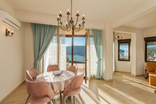 Topla Apartment | Urban Vista Residence
