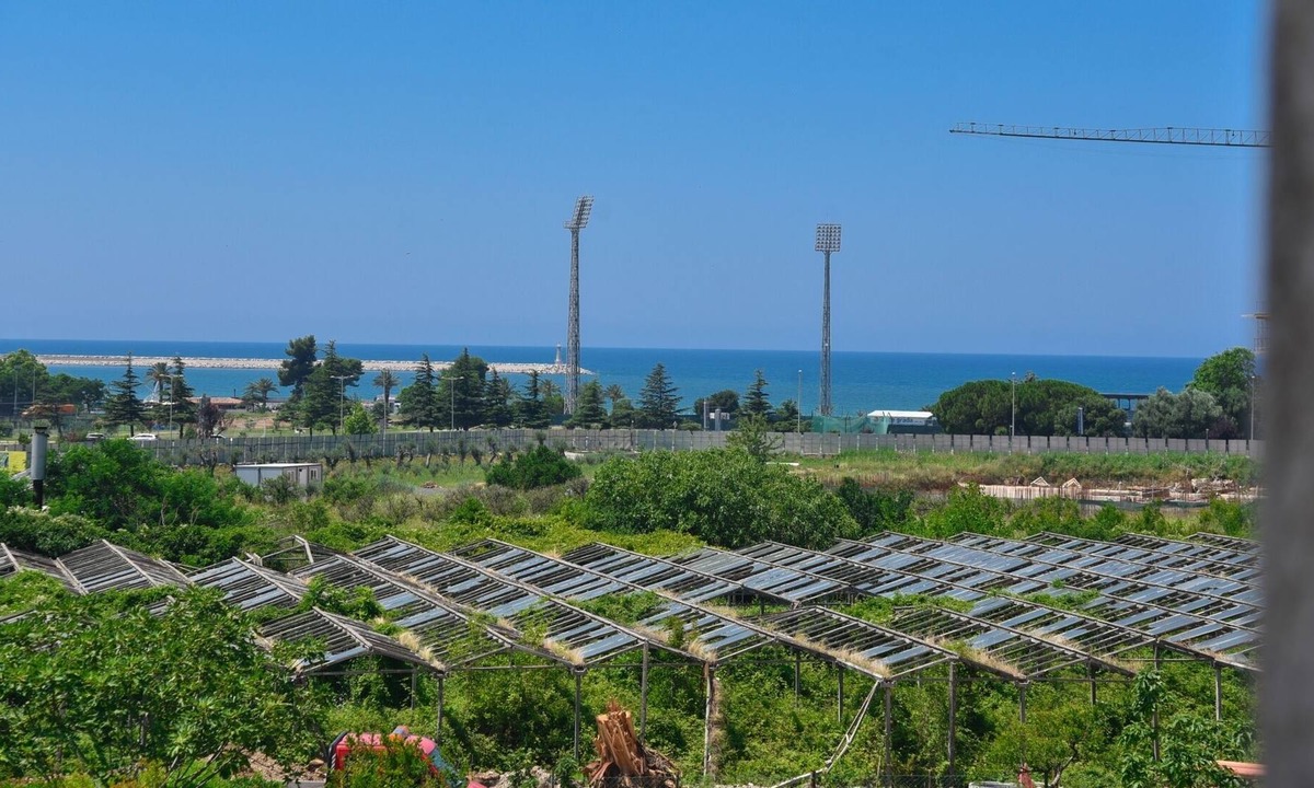 Zeljeznica Apartment | Vacation Flat 8 min to Beach by Walk in Bar
