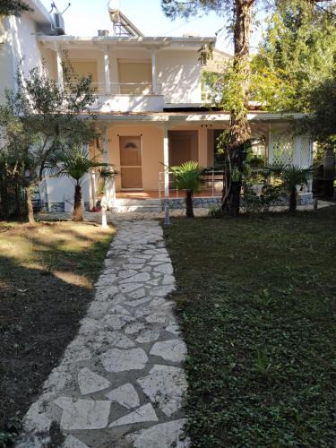 Ishem House | Vacation Home in Gjiri i Lalëzit, Lalëz, Durrës