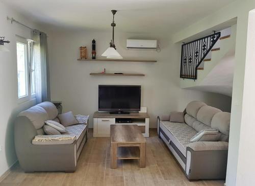 Donji Morinj House | Vacation Home Naluka