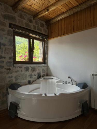 Shale House | Valter & Drita's Guesthouse