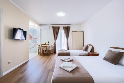 Maini Apartment | Velaris Apartments