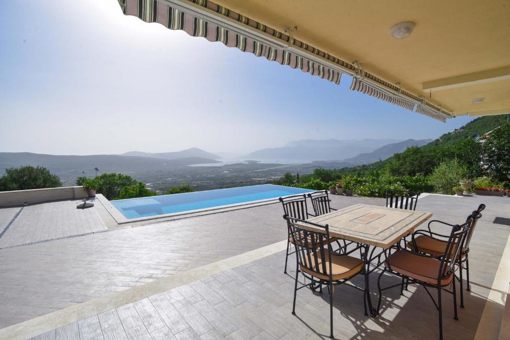 Kotor Apartment | Verbalj apartment with swimming pool