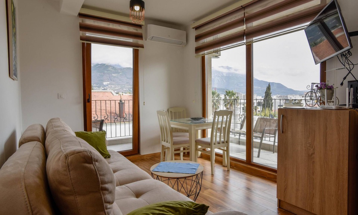 Bar Apartment | View Flat with Balcony 4 min to Beach in Bar