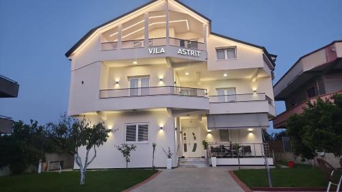 Mbrostar-Urë Hotel | Vila Astrit