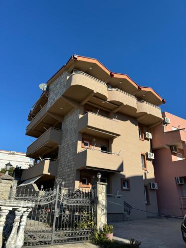 Dobra Voda Hotel | VILA Ena