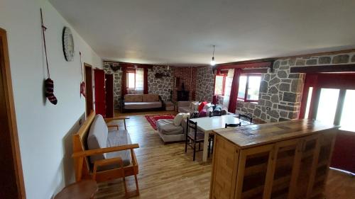 Elbasan County Villa | Vila genti