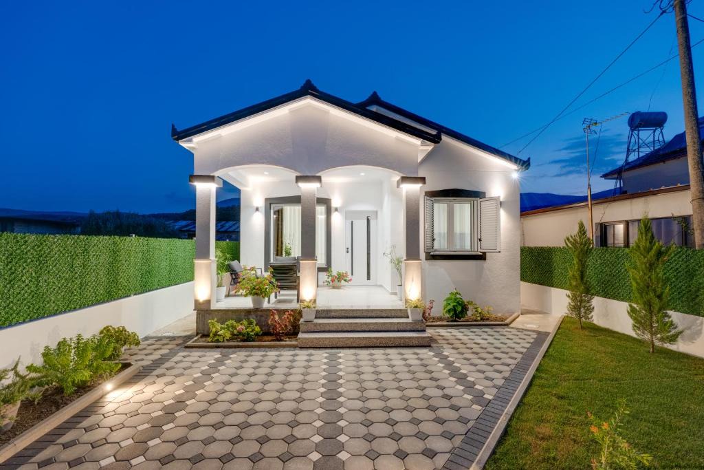 Berat Villa | Villa Adrisa