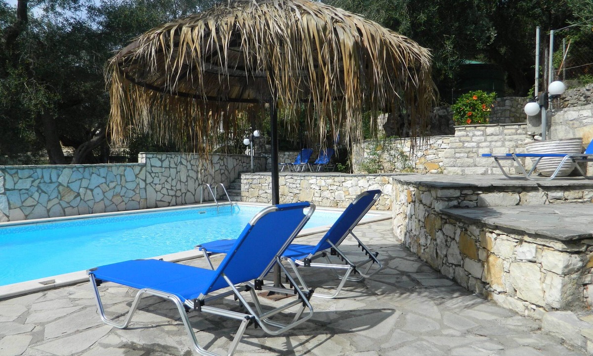 Mpogdanatika Villa | VILLA ALKINOOS - A stone house between olive trees