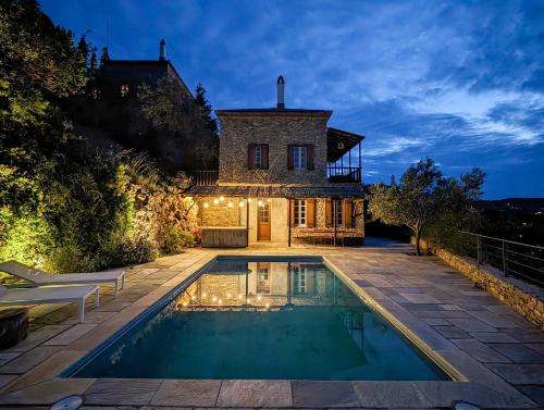 Skopelos Town Villa | Villa Almond
