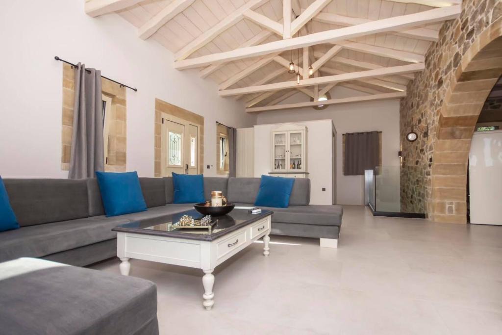 Pervolakia Villa | Villa Antonousa - Private Pool Oasis