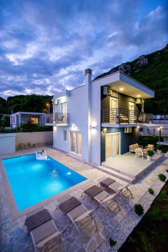 Gorovici Villa | Villa Aurora