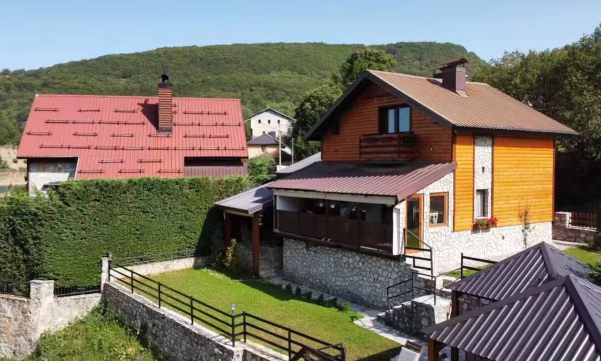Restelicë House | Villa Beti - Lake Views, Mountain Air & Family Comfort