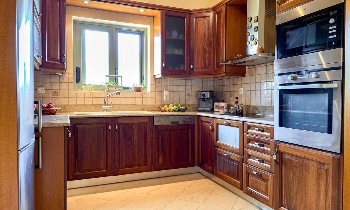 Razata House | Villa Carousos , 3 Bedrooms , 8 persons