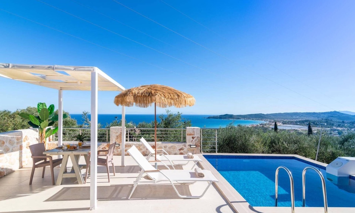 Alonia Villa | Villa Chrysso Horio 1 by Villa Plus
