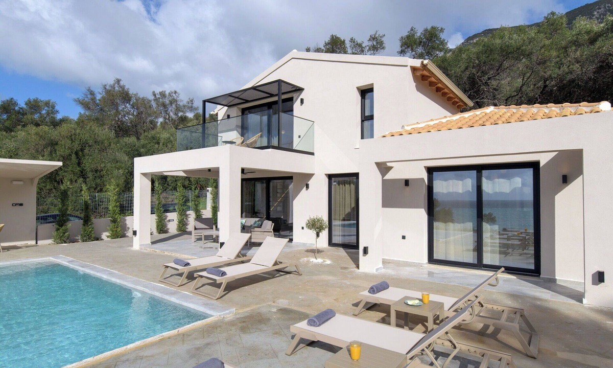 Agios Matthaios Villa | Villa Elais - Villa with a pool and sea views