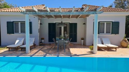 Apolpaina Villa | Villa Erietta & Villa Ariana near Lefkas center